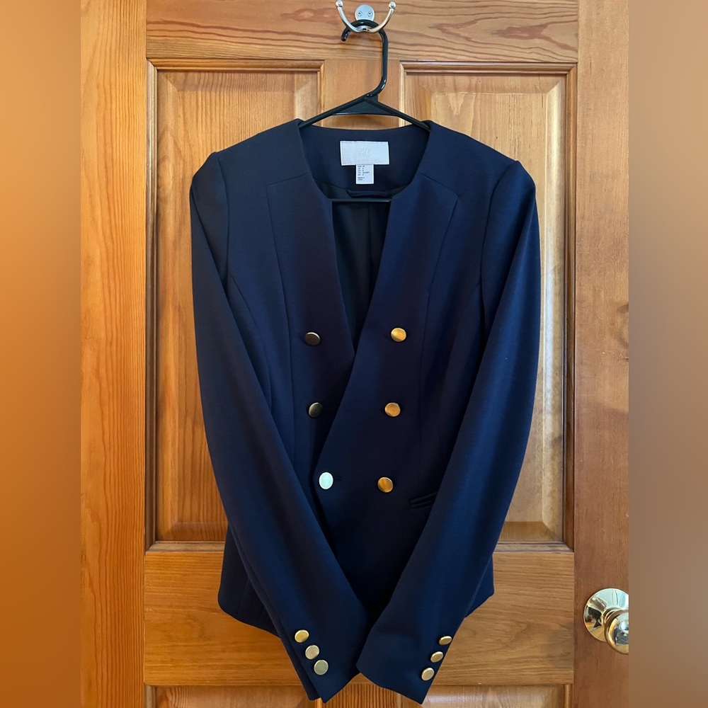 H&M women’s navy blazer with gold buttons - size 8 US / size 38 EU